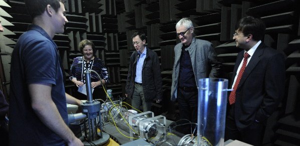 Mr Timothy Newman, Professor Dame Ann Dowling, Mr Frederic Nicolas, Sir James Dyson, Dr Anurag Agarwal with early version of rig