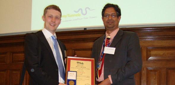 Drs Knappett (left) and Madabhushi with their award