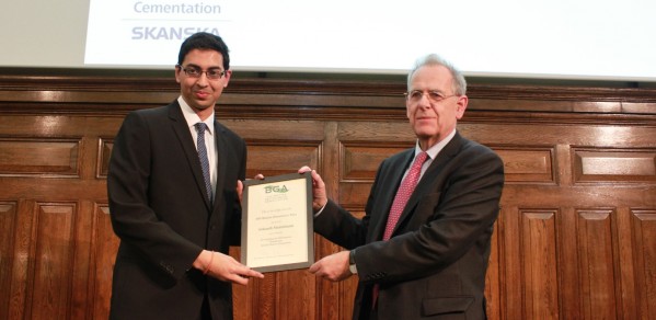 Srikanth Madabhushi (right) receiving his award from Prof Stephan Jefferis