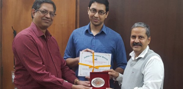 Srikanth Madabhushi (middle) and Gopal Madabhushi (left)