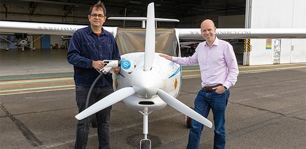 From left, Dr Deepanshu Singh (AIA) and Eliot Whittington (CISL) stand next to the Pipistrel Velis Electro airplane