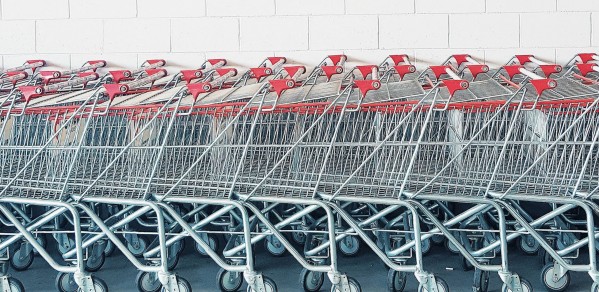 Shopping trolleys by Gabrielle Ribeiro on Unsplash