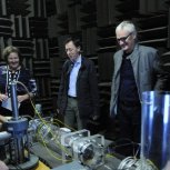 Mr Timothy Newman, Professor Dame Ann Dowling, Mr Frederic Nicolas, Sir James Dyson, Dr Anurag Agarwal with early version of rig