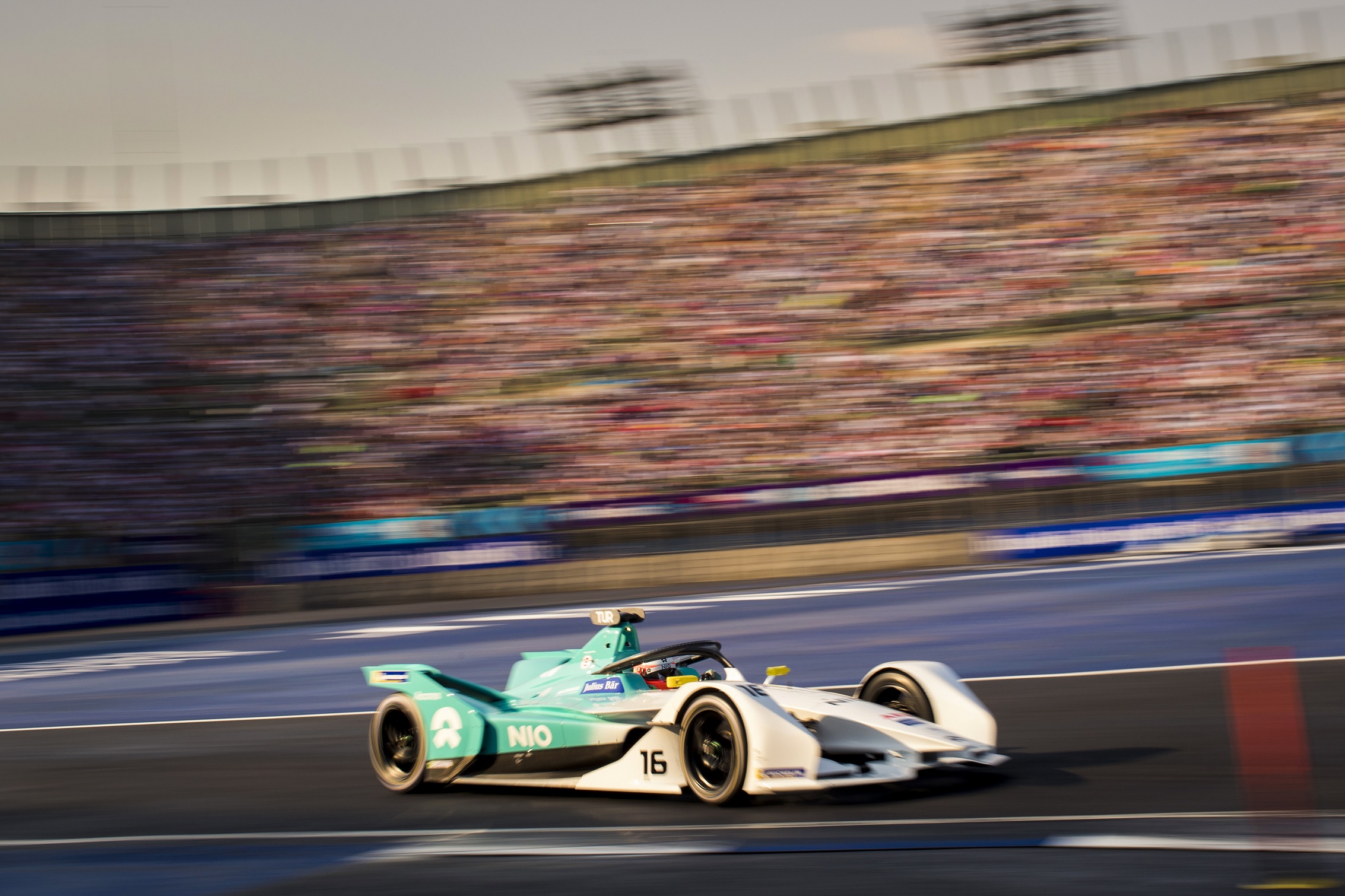 Oliver Turvey racing in Formula E in Mexico